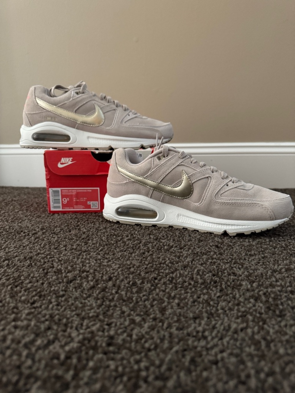 Nike Air Max Command Premium
String Metallic Gold (Women's) 9.5